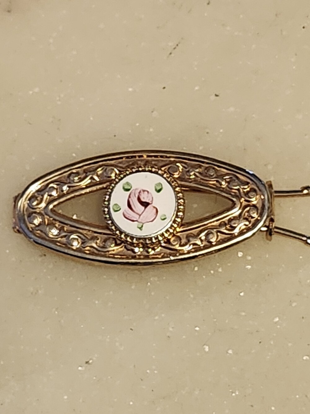 Vtg Gold Tone Floral Enamel Oval Scarf Clip With Pink Rose Accent